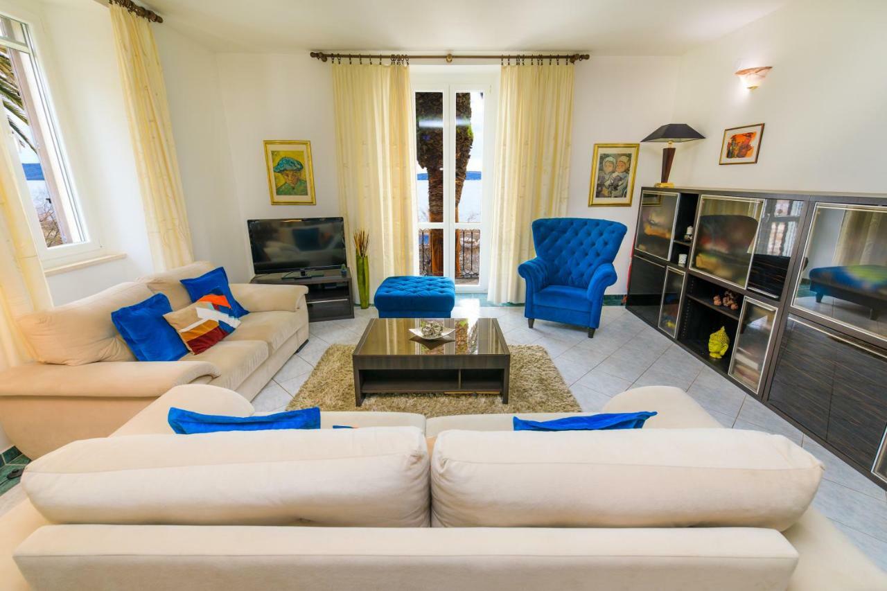 Holiday Home Obrov Kaštela Esterno foto