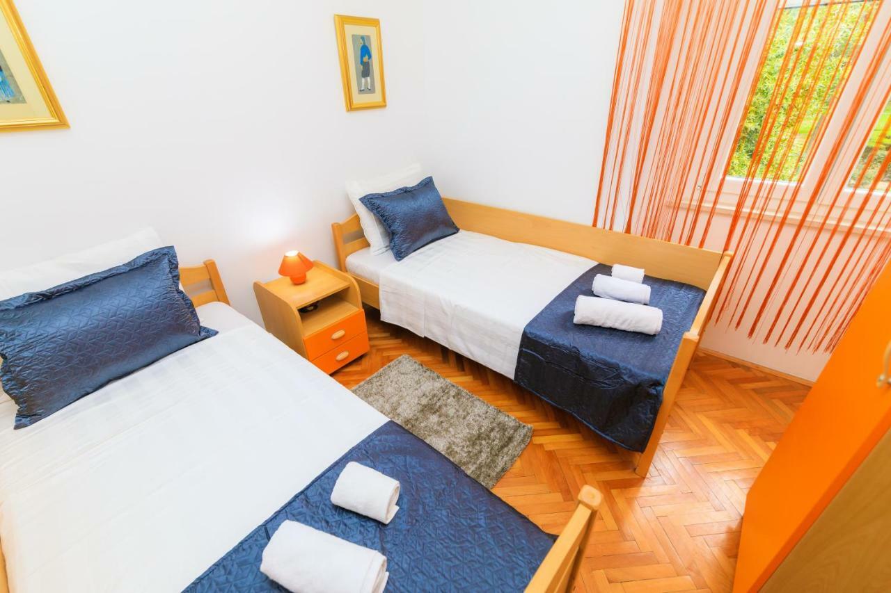 Holiday Home Obrov Kaštela Esterno foto