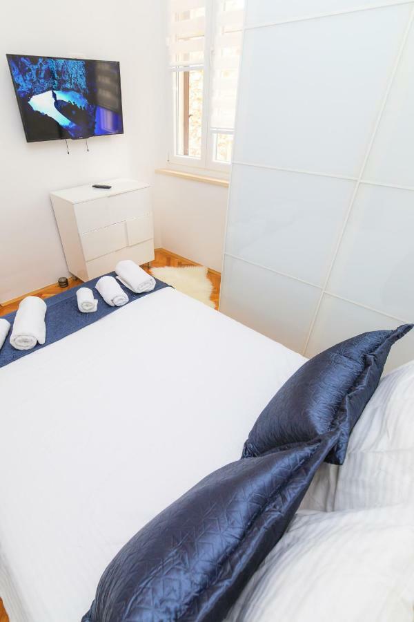 Holiday Home Obrov Kaštela Esterno foto