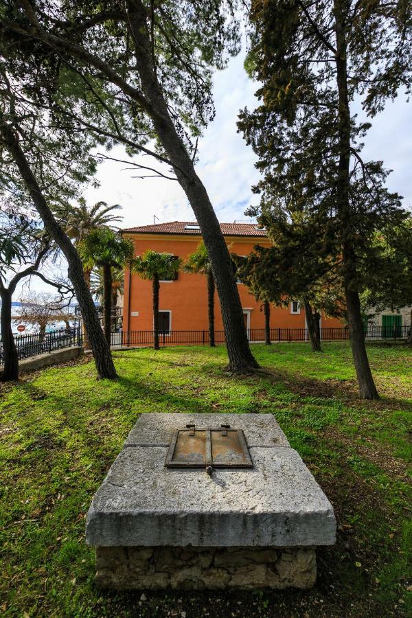 Holiday Home Obrov Kaštela Esterno foto