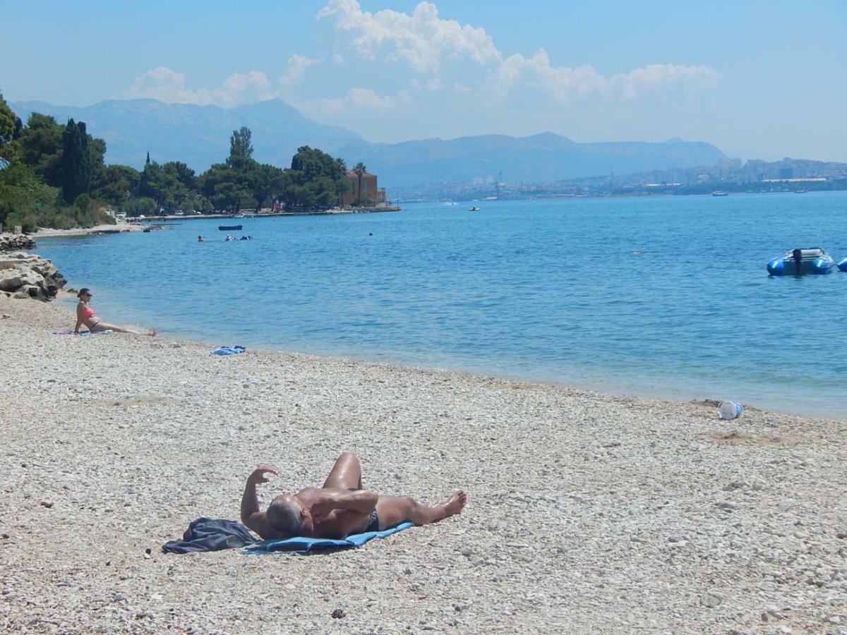 Holiday Home Obrov Kaštela Esterno foto